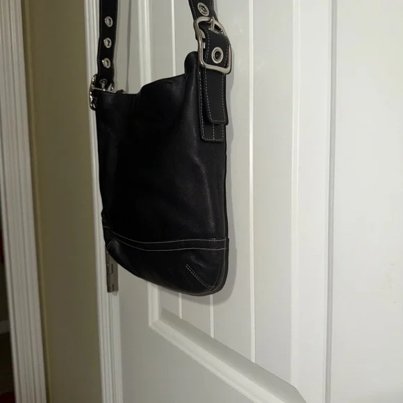 Vintage Coach Legacy 1415 Slim Duffle shoulder Bag in black with white stitching - Picture 2 of 16